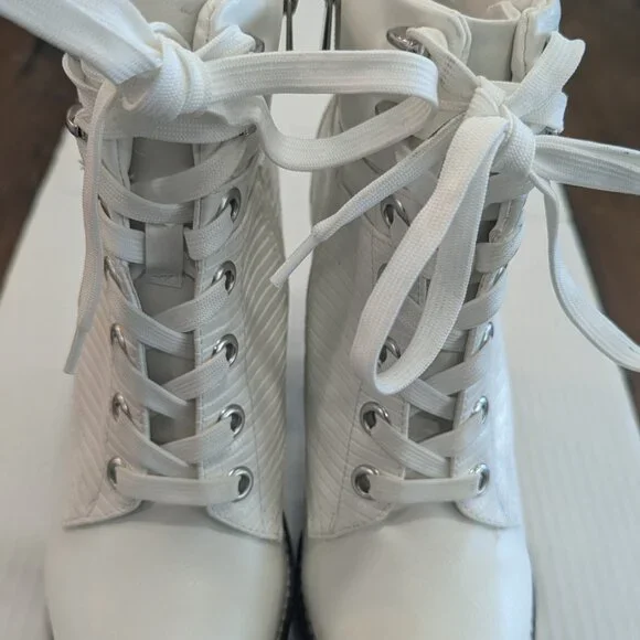 Winter White, heeled, feminine, rubber, lug-sole boots - Size US8 / EU38.5 - Picture 5 of 7